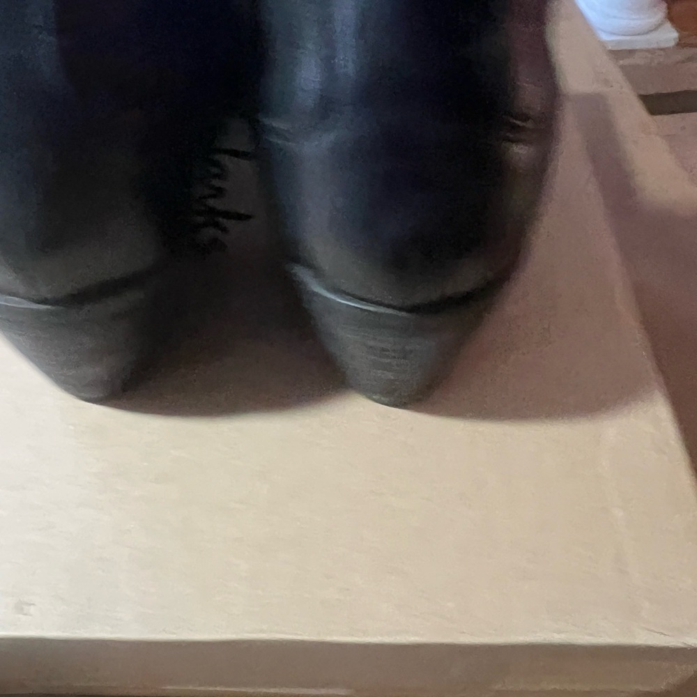 Clarks Neva Lo Black Leather Ankle Booties - Picture 3 of 7